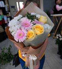 Букет цветов из:  Герберы, Розы и Хризантемы в Уваровке