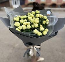 Букет Белые кустовые розы Солинеро в Уваровке